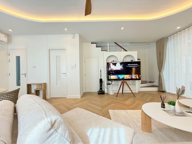 Lumpini Town Place Ratchayothin-Sena, Bangkok, Chan Kasem, Chatuchak, Bangkok, 3 Bedrooms, 175 sqm, Townhouse For Rent, by Next Step Property, 500389700 - DDproperty.com