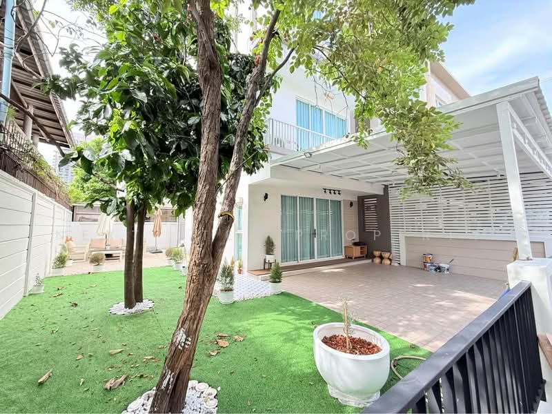 Lumpini Town Place Ratchayothin-Sena, Bangkok, Chan Kasem, Chatuchak, Bangkok, 3 Bedrooms, 175 sqm, Townhouse For Rent, by Next Step Property, 500389700 - DDproperty.com