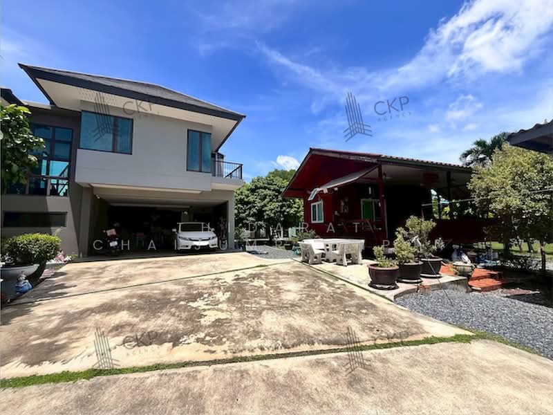 For sale: Holiday home with land, including two additional guesthouses. Conveniently located near Mi, Nakhon Ratchasima, Klang Dong, Pak Chong, Nakhon Ratchasima, 4 Bedrooms, 100 sqm, Single Detached House For Sale, by Thidarat Chaijumroonpun, 500389715 - DDproperty.com