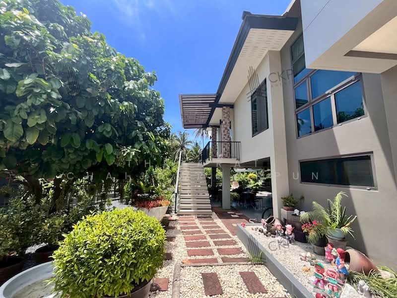 For sale: Holiday home with land, including two additional guesthouses. Conveniently located near Mi, Nakhon Ratchasima, Klang Dong, Pak Chong, Nakhon Ratchasima, 4 Bedrooms, 100 sqm, Single Detached House For Sale, by Thidarat Chaijumroonpun, 500389715 - DDproperty.com