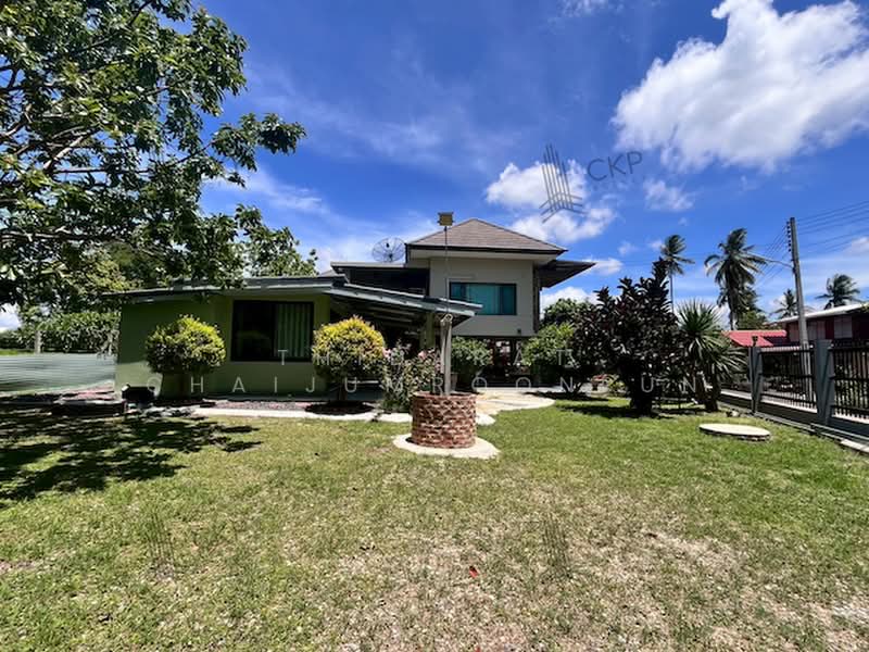 For sale: Holiday home with land, including two additional guesthouses. Conveniently located near Mi, Nakhon Ratchasima, Klang Dong, Pak Chong, Nakhon Ratchasima, 4 Bedrooms, 100 sqm, Single Detached House For Sale, by Thidarat Chaijumroonpun, 500389715 - DDproperty.com