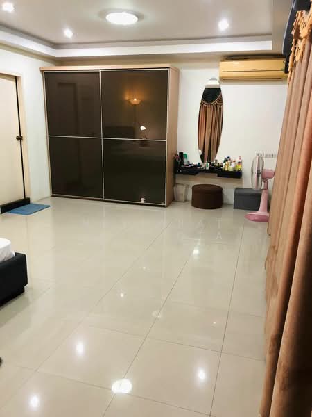 ทาวน์เฮ้าส์ 5-ห้องนอน, กรุงเทพ, สีลม, บางรัก, กรุงเทพ, 200 ตร.ม., ทาวน์เฮ้าส์ ขาย, โดย Nattapat Reunyota, 500389752 - DDproperty.com