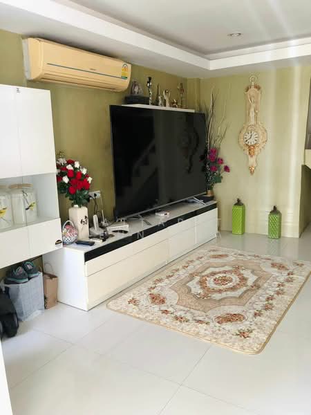 ทาวน์เฮ้าส์ 5-ห้องนอน, กรุงเทพ, สีลม, บางรัก, กรุงเทพ, 200 ตร.ม., ทาวน์เฮ้าส์ ขาย, โดย Nattapat Reunyota, 500389752 - DDproperty.com