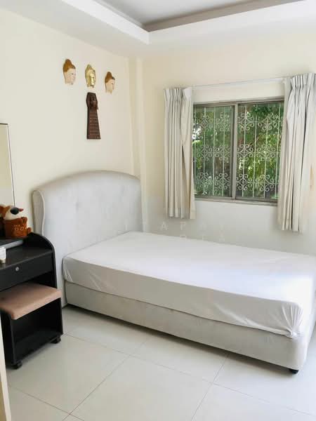 5-BR Townhouse, Bangkok, Silom, Bang Rak, Bangkok, 5 Bedrooms, 200 sqm, Townhouse For Sale, by Nattapat Reunyota, 500389752 - DDproperty.com