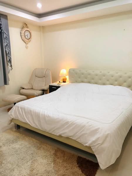 5-BR Townhouse, Bangkok, Silom, Bang Rak, Bangkok, 5 Bedrooms, 200 sqm, Townhouse For Sale, by Nattapat Reunyota, 500389752 - DDproperty.com