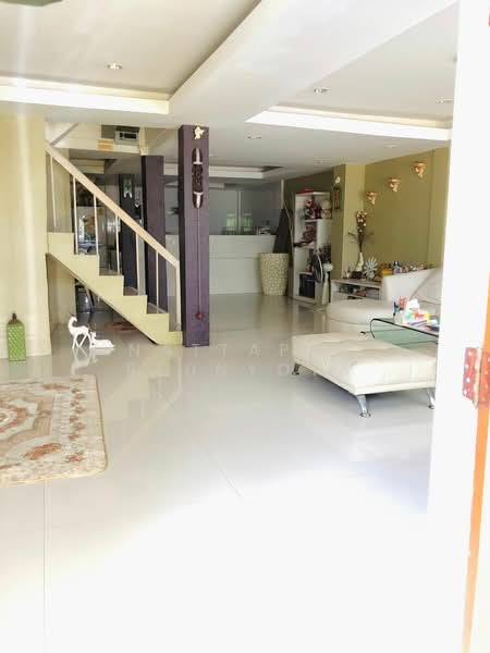 5-BR Townhouse, Bangkok, Silom, Bang Rak, Bangkok, 5 Bedrooms, 200 sqm, Townhouse For Sale, by Nattapat Reunyota, 500389752 - DDproperty.com