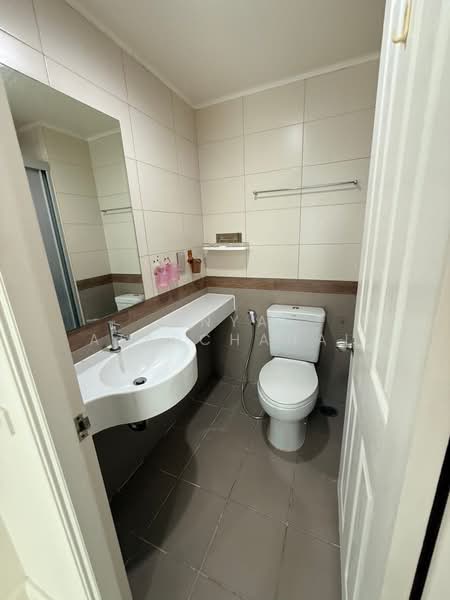 Lumpini Park Pinklao, Bangkok, 618 Boromarajonani Road, Bang Bamru, Bang Phlat, Bangkok, 2 Bedrooms, 56 sqm, Condo For Sale, by Anya Atarchanai, 500389753 - DDproperty.com