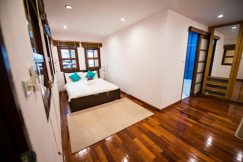 4-BR Townhouse, Bangkok, Khlong Tan Nua, Watthana, Bangkok, 4 Bedrooms, 440 sqm, Townhouse For Sale, by Nattapat Reunyota, 500389855 - DDproperty.com