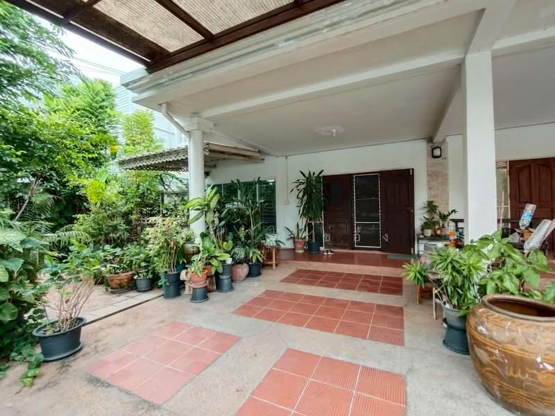Baan Por Thana Niwet Village, Bangkok, Lat Yao, Chatuchak, Bangkok, 6 Bedrooms, 280 sqm, Semi-Detached House (Twin House) For Sale, by รพีพร แซ่อึ้ง, 500389923 - DDproperty.com