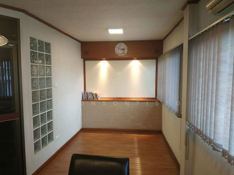 2-BR Townhouse, Bangkok, Wong Sawang, Bang Sue, Bangkok, 2 Bedrooms, 220 sqm, Townhouse For Rent, by Tanapat Sakonsontised, 500389929 - DDproperty.com