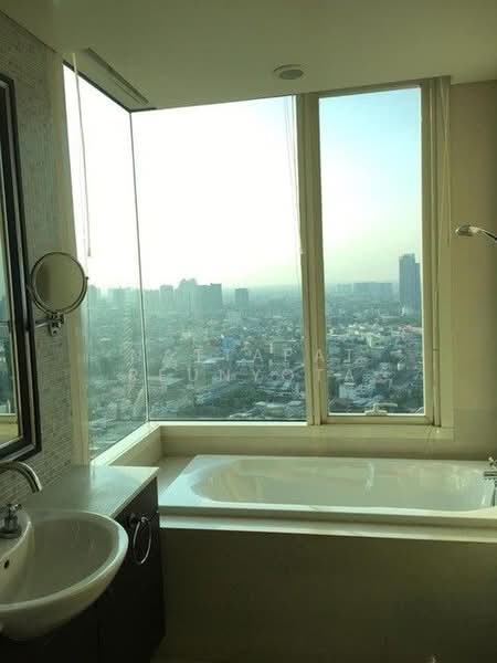 Watermark Chaophraya, Bangkok, Soi Charoennakorn 39-41, Charoennakorn Road, Bang Lam Phu Lang, Khlong San, Bangkok, 3 Bedrooms, 140 sqm, Condo For Sale, by Nattapat Reunyota, 500389968 - DDproperty.com