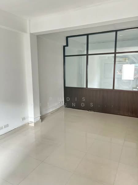 5-Storeys Commercial Building for Rent – Phetchaburi / Asoke, Bangkok, Bang Kapi, Huai Khwang, Bangkok, , 250 sqm, Shophouse For Rent, by Pudis Chitrungsakorn, 500390009 - DDproperty.com