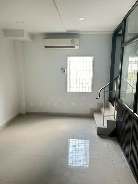 5-Storeys Commercial Building for Rent – Phetchaburi / Asoke, Bangkok, Bang Kapi, Huai Khwang, Bangkok, , 250 sqm, Shophouse For Rent, by Pudis Chitrungsakorn, 500390009 - DDproperty.com