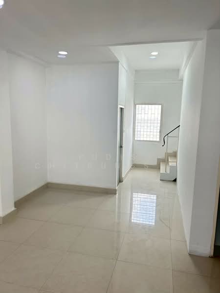 5-Storeys Commercial Building for Rent – Phetchaburi / Asoke, Bangkok, Bang Kapi, Huai Khwang, Bangkok, , 250 sqm, Shophouse For Rent, by Pudis Chitrungsakorn, 500390009 - DDproperty.com