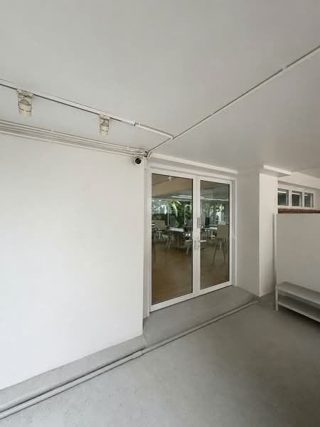 Office space for lease on the ground floor with a private garden, Phaya Thai / Ari (SPSAD4057), Bangkok, Samsen Nai, Phaya Thai, Bangkok, , 100 sqm, Office Space For Rent, by Agent Pla, 500390030 - DDproperty.com
