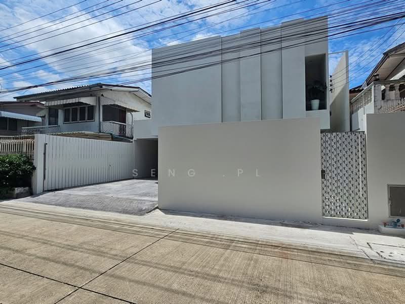 Baan Klang Muang Urbanion Ladprao - Chokchai 4 : บ้านกลางเมือง เออร์บาเนี่ยน ลาดพร้าว - โชคชัย 4, กรุงเทพ, ถนน ลาดพร้าววังหิน, ลาดพร้าว, กรุงเทพ, 200 ตร.ม., ทาวน์เฮ้าส์ ขาย, โดย Seng .PL, 500390081 - DDproperty.com