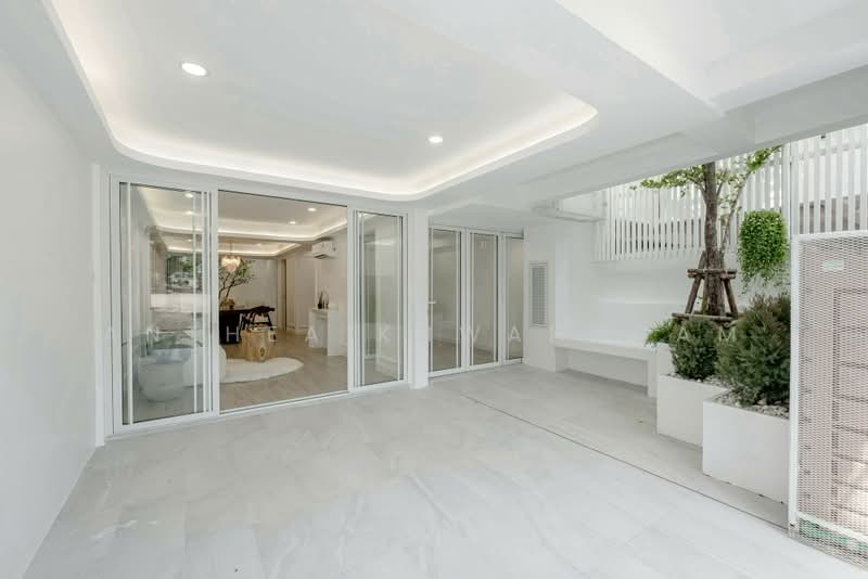 Arti Sukhumvit 71, Bangkok, Sukhumvit 71 Road, Khlong Tan Nua, Watthana, Bangkok, 4 Bedrooms, 250 sqm, Condo For Sale, by Anthea Khwanngam, 500390256 - DDproperty.com