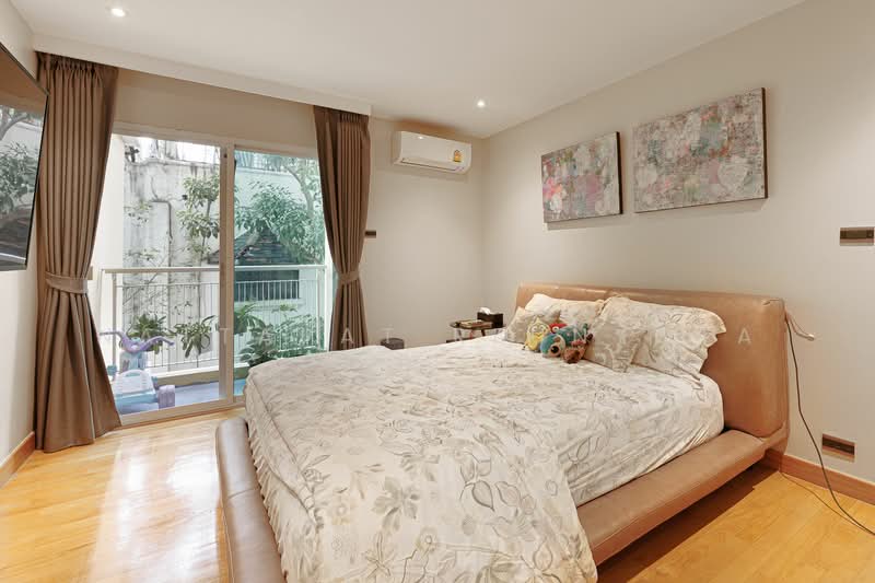 Silver Heritage, Bangkok, 96 Soi Sukhumvit 38, Phra Kanong, Khlong Toei, Bangkok, 4 Bedrooms, 303 sqm, Condo For Sale, by Nattapat Reunyota, 500390383 - DDproperty.com