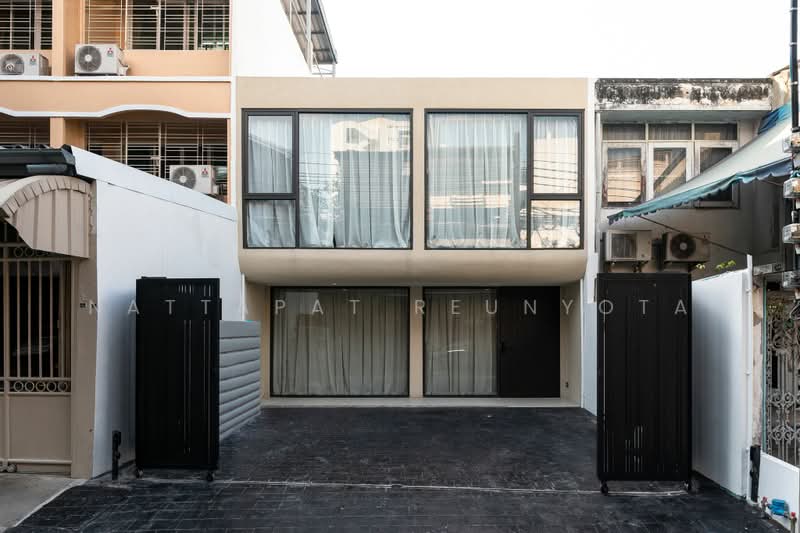 บ้าน 3-ห้องนอน, กรุงเทพ, ทุ่งวัดดอน, สาทร, กรุงเทพ, 220 ตร.ม., บ้านเดี่ยว ขาย, โดย Nattapat Reunyota, 500390409 - DDproperty.com