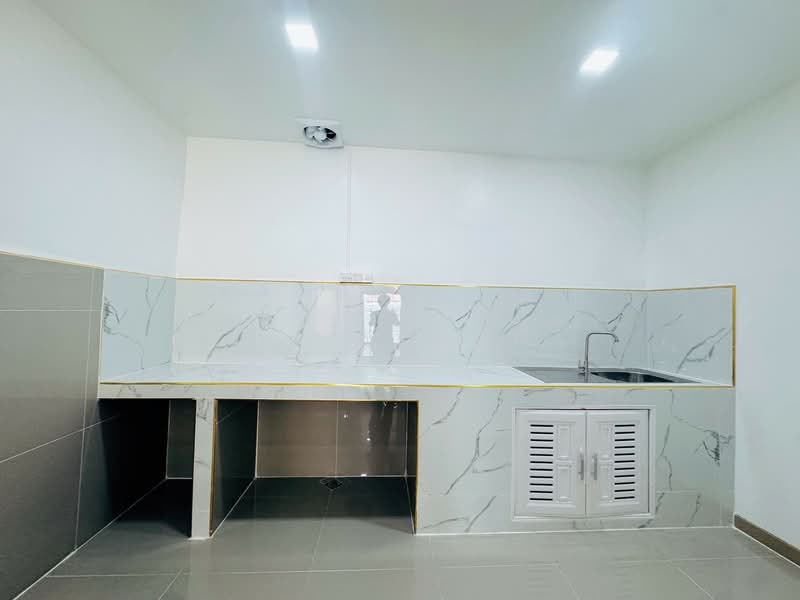 Baan Buathong 4, Nonthaburi, Ban Kluay-Sai Noi Road, Phimonrat, Bang Bua Thong, Nonthaburi, 2 Bedrooms, 95 sqm, Townhouse For Sale, by NR AGENT, 500390416 - DDproperty.com