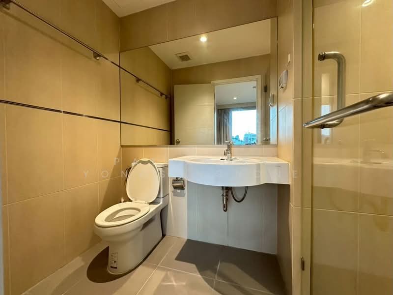 Centric Sathorn-St Louis, Bangkok, Sathorn Nua Road, Yan Nawa, Sathon, Bangkok, 2 Bedrooms, 66 sqm, Condo For Rent, by Pattaporn Yongsungnone, 500390612 - DDproperty.com