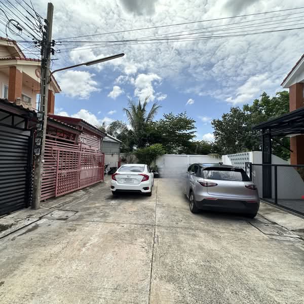 Moobaan Siwarat 9 Bangbuathong, Nonthaburi, Bang Bua Thong, Bang Bua Thong, Nonthaburi, 3 Bedrooms, 140 sqm, Townhouse For Sale, by วิดารัตน์ กาติ้ง, 500390799 - DDproperty.com