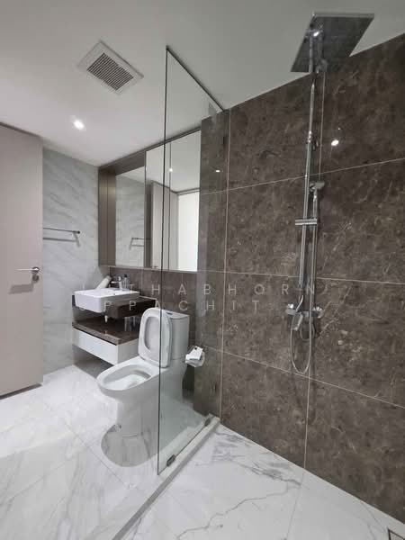 Fynn Asoke, Bangkok, 28 Sukhumvit 10 Alley, Khlong Toei, Bangkok, 3 Bedrooms, 97 sqm, Condo For Rent, by Juthabhorn Uppachit (Amy), 500390825 - DDproperty.com