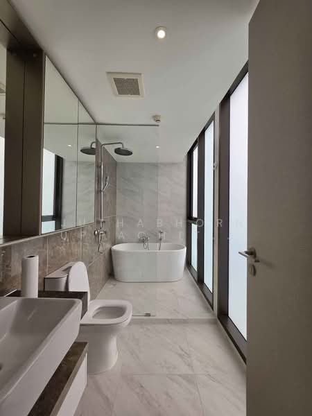 Fynn Asoke, Bangkok, 28 Sukhumvit 10 Alley, Khlong Toei, Bangkok, 3 Bedrooms, 97 sqm, Condo For Rent, by Juthabhorn Uppachit (Amy), 500390825 - DDproperty.com