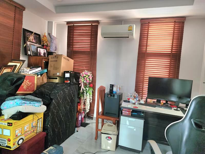 ขายบ้านเดี่ยว 2 ชั้น พร้อมเฟอร์นิเจอร์ทั้งหลัง บ้านส่วนตัว, Nakhon Ratchasima, Ma Roeng, Muang Nakhon Ratchasima, Nakhon Ratchasima, 4 Bedrooms, 360 sqm, Single Detached House For Sale, by วิรณี, 500390953 - DDproperty.com