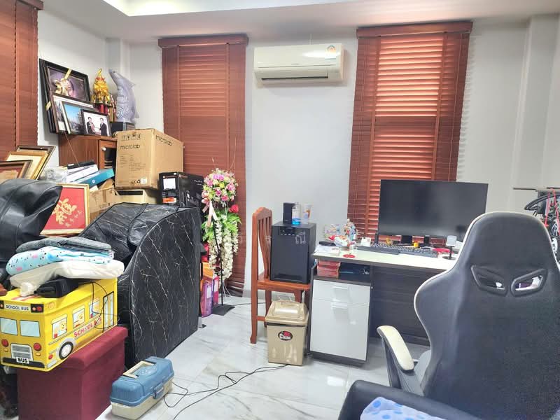 ขายบ้านเดี่ยว 2 ชั้น พร้อมเฟอร์นิเจอร์ทั้งหลัง บ้านส่วนตัว, Nakhon Ratchasima, Ma Roeng, Muang Nakhon Ratchasima, Nakhon Ratchasima, 4 Bedrooms, 360 sqm, Single Detached House For Sale, by วิรณี, 500390953 - DDproperty.com