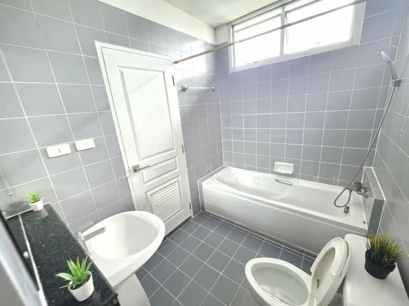The Waterford Diamond Tower Sukhumvit, Bangkok, 758/18  Soi Sukhumvit 30/1, Sukhumvit Road, Khlong Toei, Bangkok, 2 Bedrooms, 68 sqm, Condo For Rent, by Somrad Phoopruksachart, 500391137 - DDproperty.com