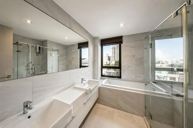 Rhythm Ekkamai, Bangkok, 11 Soi Sukhumvit 63, Khlongtoei Nua, Watthana, Bangkok, 2 Bedrooms, 70 sqm, Condo For Sale, by Poomphat Tienthongsakul, 500391287 - DDproperty.com