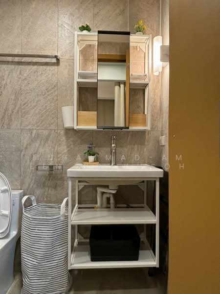 Thru Thonglor, Bangkok, Petchaburi Road, Bang Kapi, Huai Khwang, Bangkok, 1 Bedroom, 33 sqm, Condo For Rent, by Muhammad-ameen Waeyusoh, 500391652 - DDproperty.com