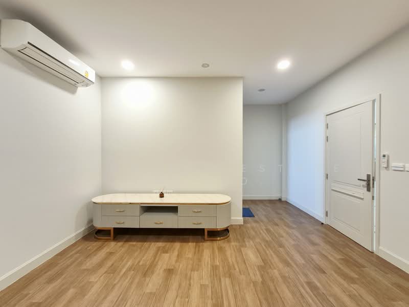 Nantawan Rama 9 - New Krungthepkreetha, Bangkok, Saphan Sung, Bangkok, 4 Bedrooms, 380 sqm, Single Detached House For Sale, by Princeton Estate Co.,Ltd., 500391834 - DDproperty.com