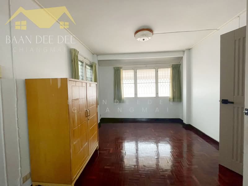 A house for rent near Tha Phae Gate, Chiang Mai Rental Price: 65,000 THB / month No.1H692, Chiang Mai, Sri Phum, Muang Chiang Mai, Chiang Mai, 4 Bedrooms, 200 sqm, Single Detached House For Rent, by Baandeedee Chiangmai, 500391855 - DDproperty.com
