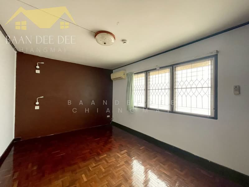 A house for rent near Tha Phae Gate, Chiang Mai Rental Price: 65,000 THB / month No.1H692, Chiang Mai, Sri Phum, Muang Chiang Mai, Chiang Mai, 4 Bedrooms, 200 sqm, Single Detached House For Rent, by Baandeedee Chiangmai, 500391855 - DDproperty.com