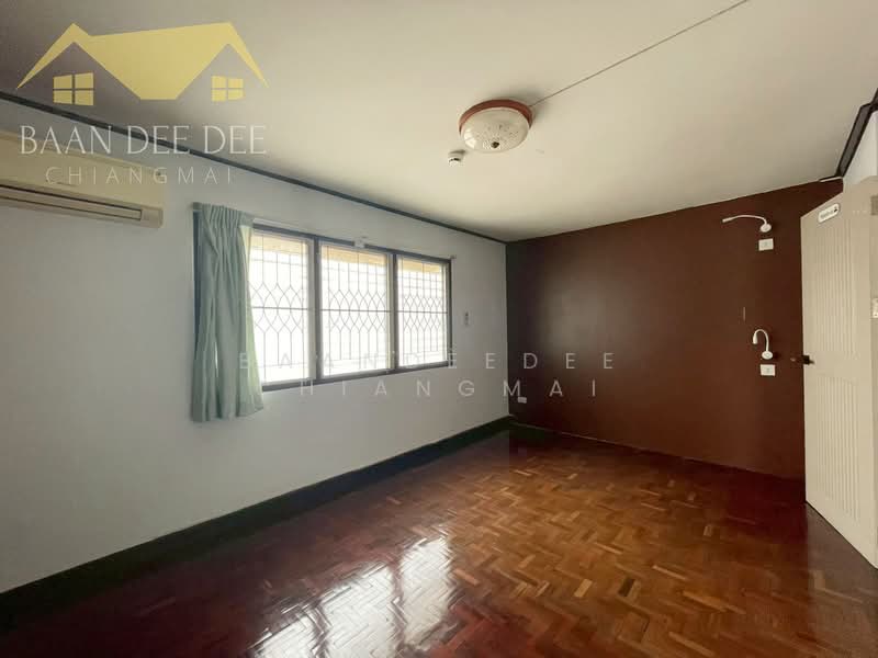 A house for rent near Tha Phae Gate, Chiang Mai Rental Price: 65,000 THB / month No.1H692, Chiang Mai, Sri Phum, Muang Chiang Mai, Chiang Mai, 4 Bedrooms, 200 sqm, Single Detached House For Rent, by Baandeedee Chiangmai, 500391855 - DDproperty.com
