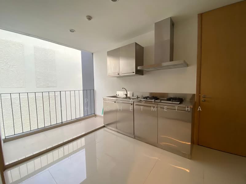 Vana Residence Sukhumvit 26, Bangkok, 38 Soi Attrakravee1, Sukhumvit 26 Road, Khong Tan, Khlong Toei, Bangkok, 4 Bedrooms, 376 sqm, Apartment For Rent, by Pensasi Ongphichetmetha, 500391955 - DDproperty.com