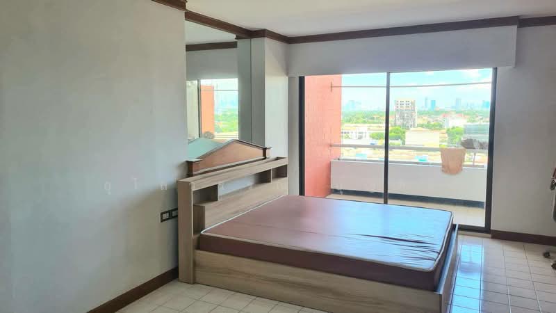 Country Complex Bangna, Bangkok, Sanpawut Road, Bang Na, Bangkok, Studio, 37 sqm, Condo For Rent, by Ulaiwan Boonsiri, 500392030 - DDproperty.com