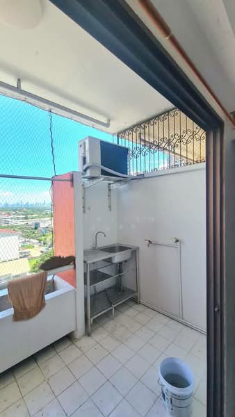 Country Complex Bangna, Bangkok, Sanpawut Road, Bang Na, Bangkok, Studio, 37 sqm, Condo For Rent, by Ulaiwan Boonsiri, 500392030 - DDproperty.com