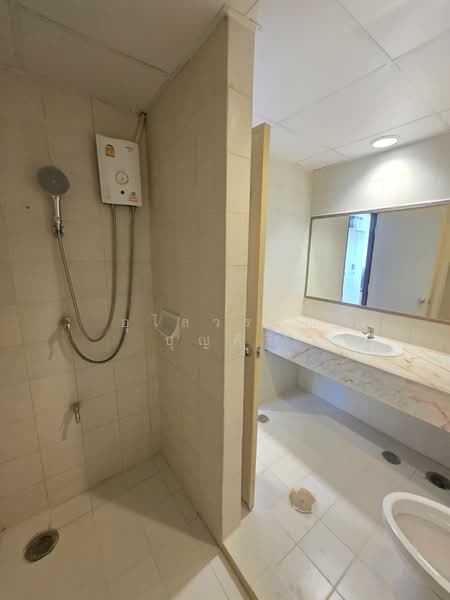 Country Complex Bangna, Bangkok, Sanpawut Road, Bang Na, Bangkok, Studio, 37 sqm, Condo For Rent, by Ulaiwan Boonsiri, 500392030 - DDproperty.com