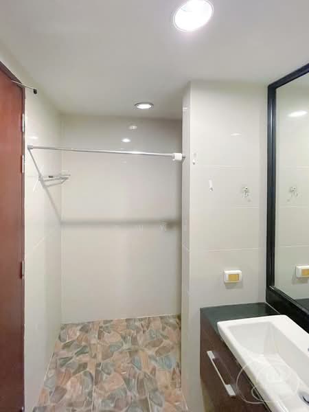 The Line Phahonyothin Park, Bangkok, 1090 Phahonyothin Road, Jom Phon, Chatuchak, Bangkok, 1 Bedroom, 38 sqm, Condo For Sale, by คุณพีร์, 500392207 - DDproperty.com