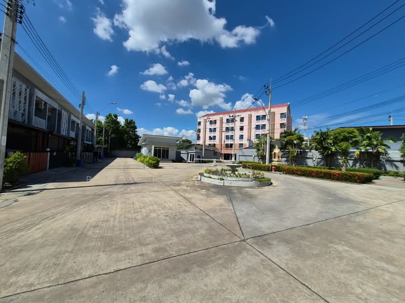 Baan Pakpirom 6 Theparak, Samut Prakan, 699 Village No. 4, Soi Sa-nguan 10, Thepharak, Muang Samut Prakarn, Samut Prakan, 3 Bedrooms, 100 sqm, Townhouse For Sale, by The Best Property ตั๊ก, 500392308 - DDproperty.com