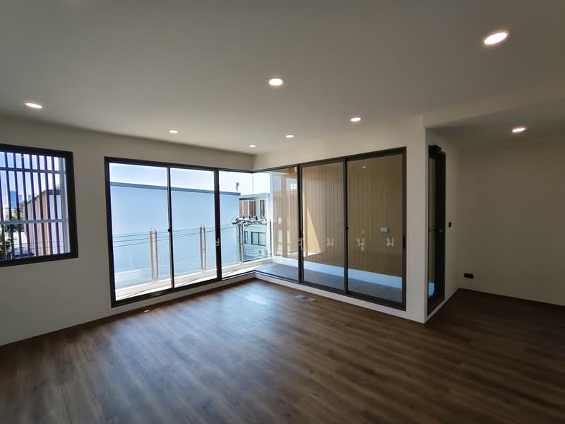 SHO Phatthanakan 32, Bangkok, Soi Phatthanakan 32, Suan Luang, Bangkok, 2 Bedrooms, 345 sqm, Townhouse For Sale, by วริษา รุ่มนุ่ม, 500392365 - DDproperty.com