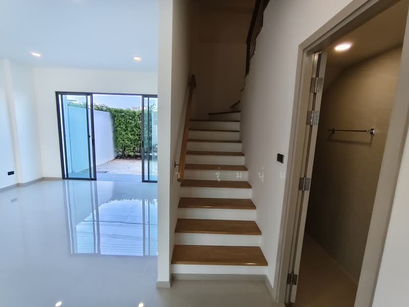 SHO Phatthanakan 32, Bangkok, Soi Phatthanakan 32, Suan Luang, Bangkok, 2 Bedrooms, 345 sqm, Townhouse For Sale, by วริษา รุ่มนุ่ม, 500392365 - DDproperty.com
