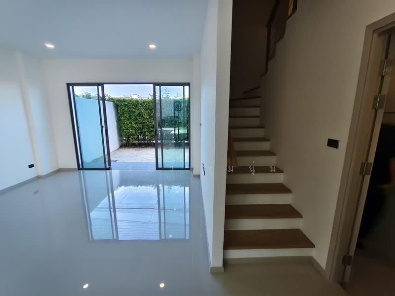SHO Phatthanakan 32, Bangkok, Soi Phatthanakan 32, Suan Luang, Bangkok, 2 Bedrooms, 345 sqm, Townhouse For Sale, by วริษา รุ่มนุ่ม, 500392365 - DDproperty.com