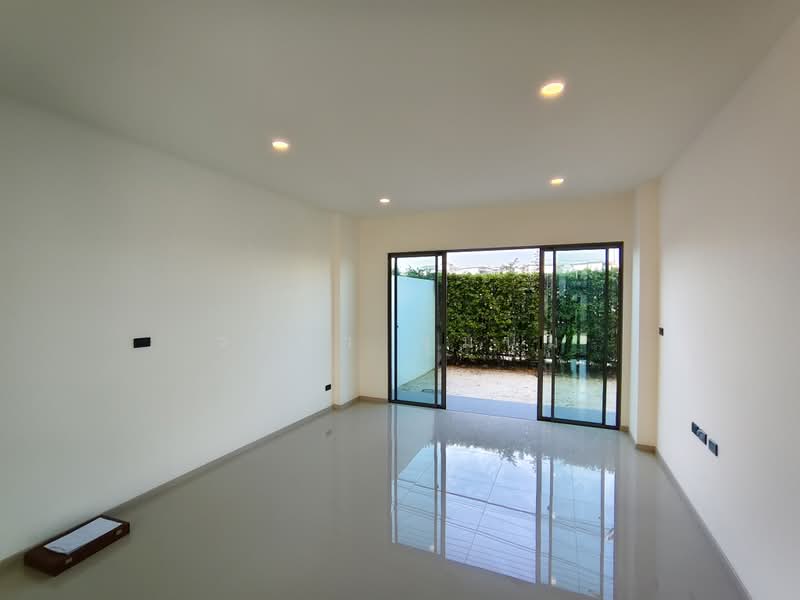 SHO Phatthanakan 32, Bangkok, Soi Phatthanakan 32, Suan Luang, Bangkok, 2 Bedrooms, 345 sqm, Townhouse For Sale, by วริษา รุ่มนุ่ม, 500392365 - DDproperty.com
