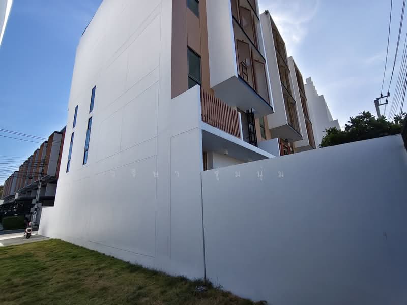 SHO Phatthanakan 32, Bangkok, Soi Phatthanakan 32, Suan Luang, Bangkok, 2 Bedrooms, 345 sqm, Townhouse For Sale, by วริษา รุ่มนุ่ม, 500392365 - DDproperty.com