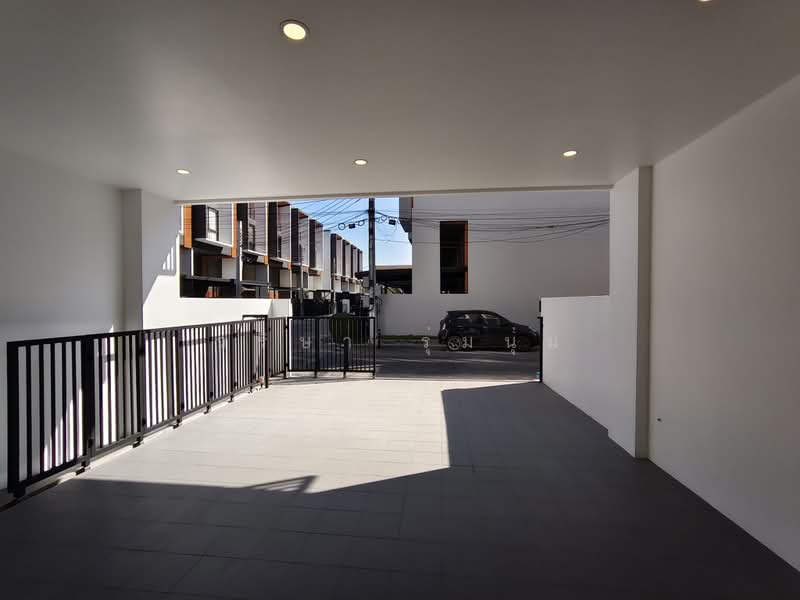 SHO Phatthanakan 32, Bangkok, Soi Phatthanakan 32, Suan Luang, Bangkok, 2 Bedrooms, 345 sqm, Townhouse For Sale, by วริษา รุ่มนุ่ม, 500392365 - DDproperty.com