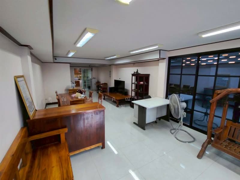 อาคารพาณิชย์ 4 ชั้น 34.2 ตร.ว. หมู่บ้านทองสถิตย์วิลล่า6 ใกล้สายไหมอเวนิว ซอยสายไหม78, Bangkok, ถนนสายไหม, Sai Mai, Bangkok, , 200 sqm, Shophouse For Sale, by คุณ ธนภณ ค้ำคูณ (บูม), 500392409 - DDproperty.com